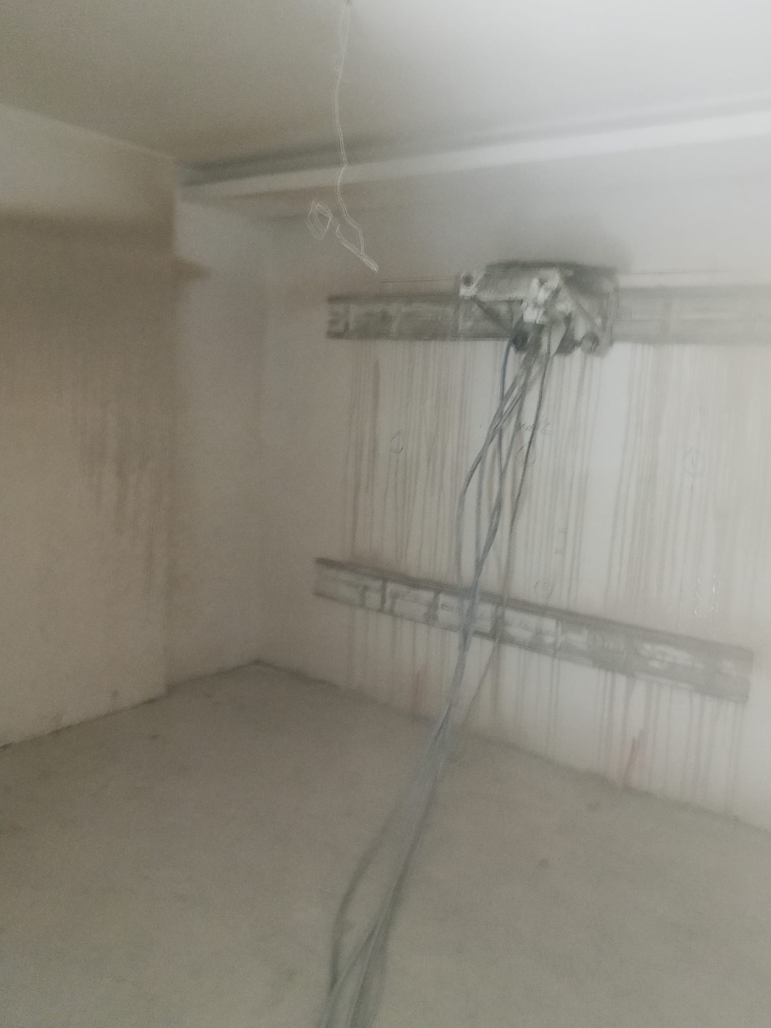 İç mekânda yatay duvar kesimi
