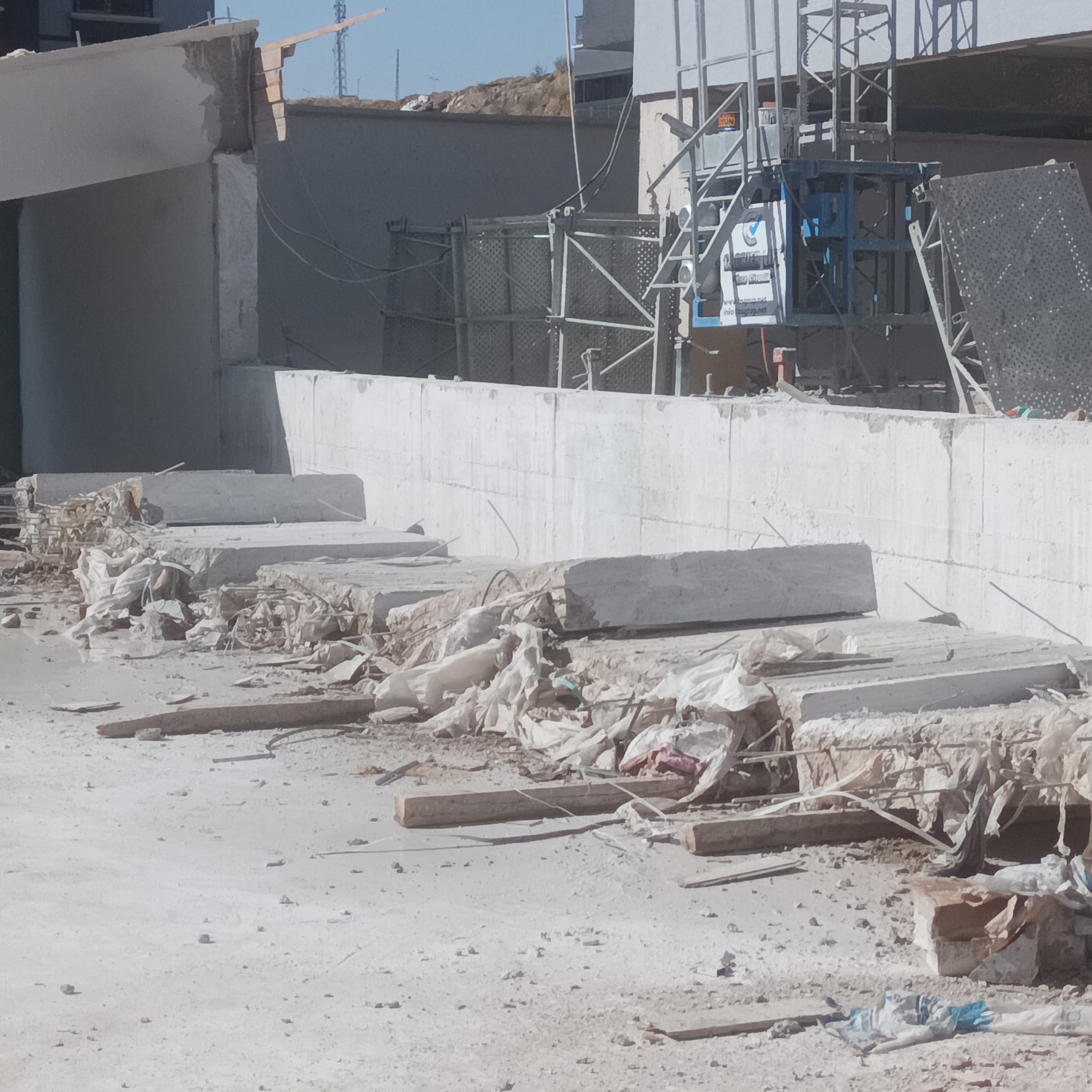 Söküm sonrası ayrılan beton parçaları